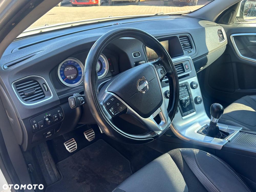 Volvo V60 D3 R-Design - 21