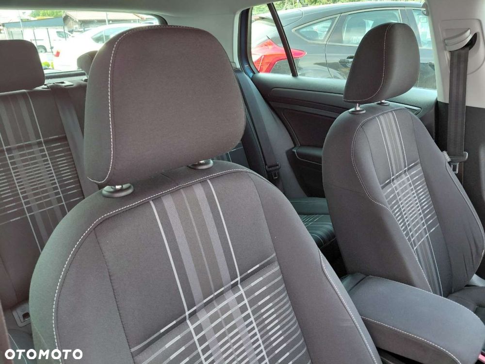 Volkswagen Golf - 16