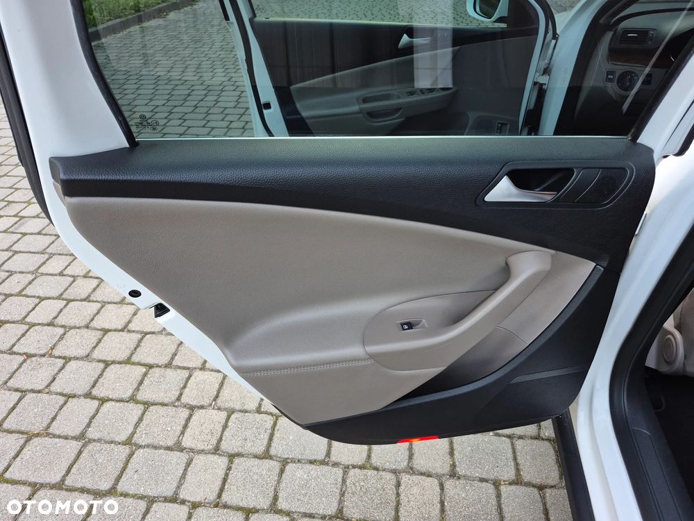 Volkswagen Passat 2.0 TDI DPF Highline DSG - 22