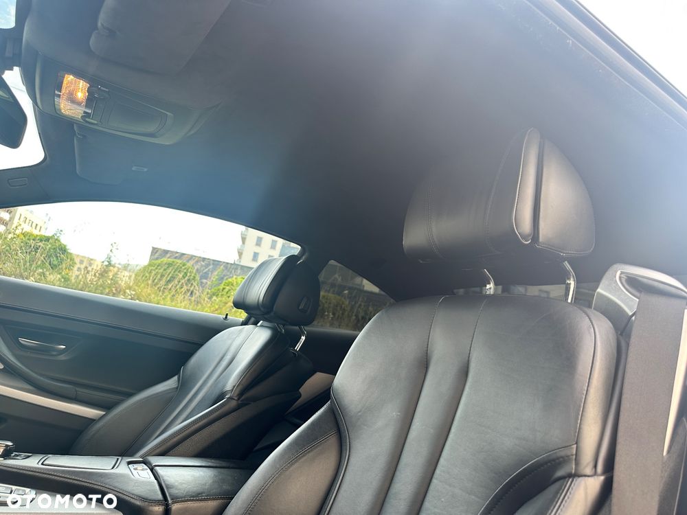 BMW Seria 6 650i - 12