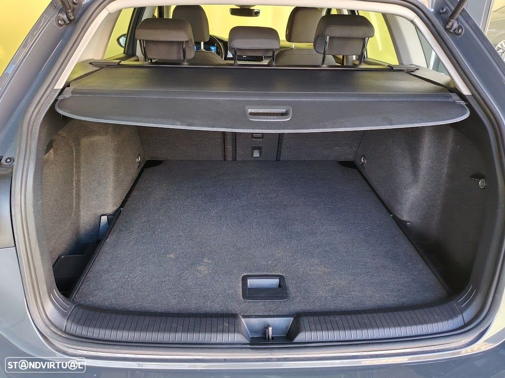 VW Golf Variant - 32