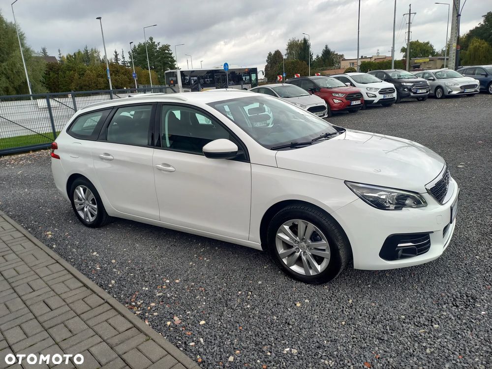 Peugeot 308 - 8