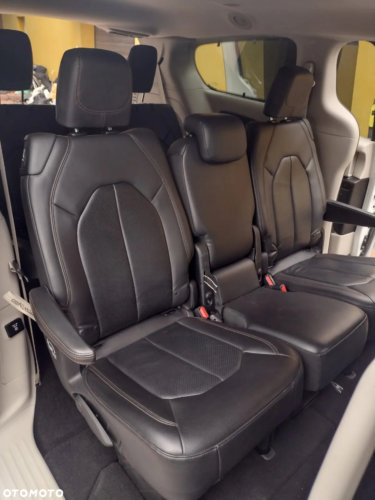 Chrysler Pacifica - 17