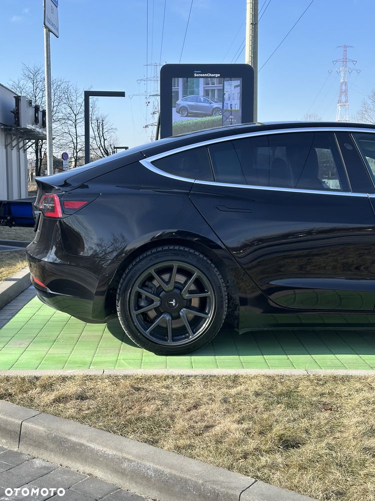 Tesla Model 3 - 7