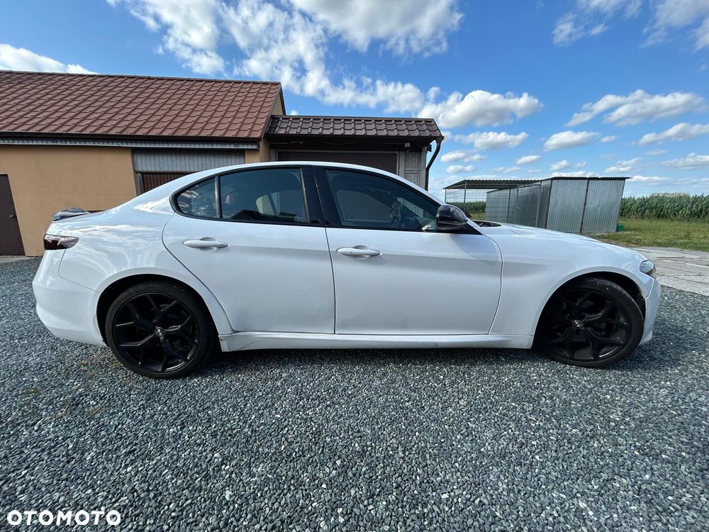 Alfa Romeo Giulia 2.0 Turbo 16V AT8 Veloce Ti - 9