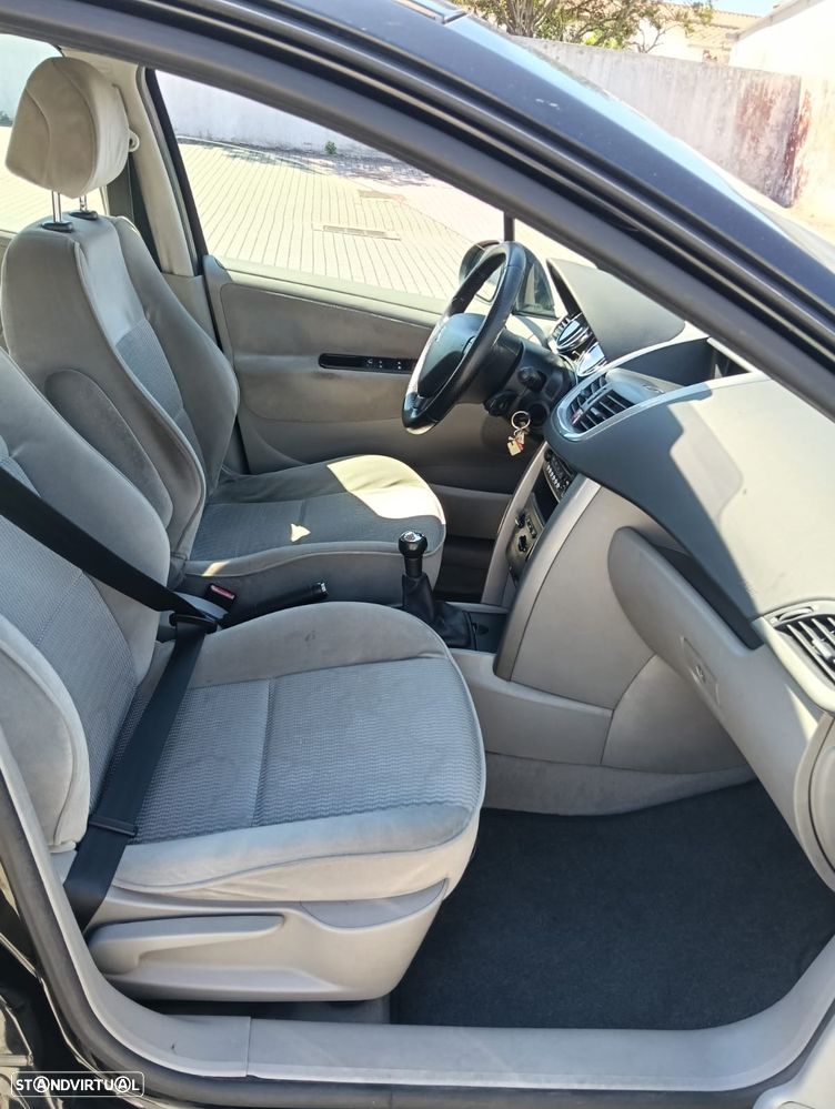 Peugeot 207 1.4 HDi Premium - 6