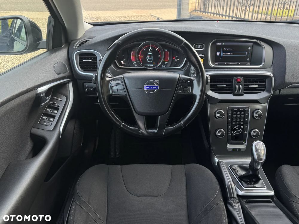 Volvo V40 D2 Momentum - 9