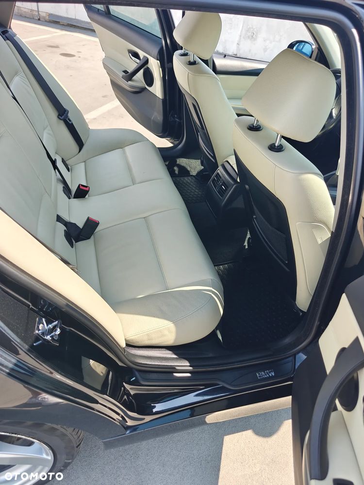 BMW Seria 3 325xi - 11