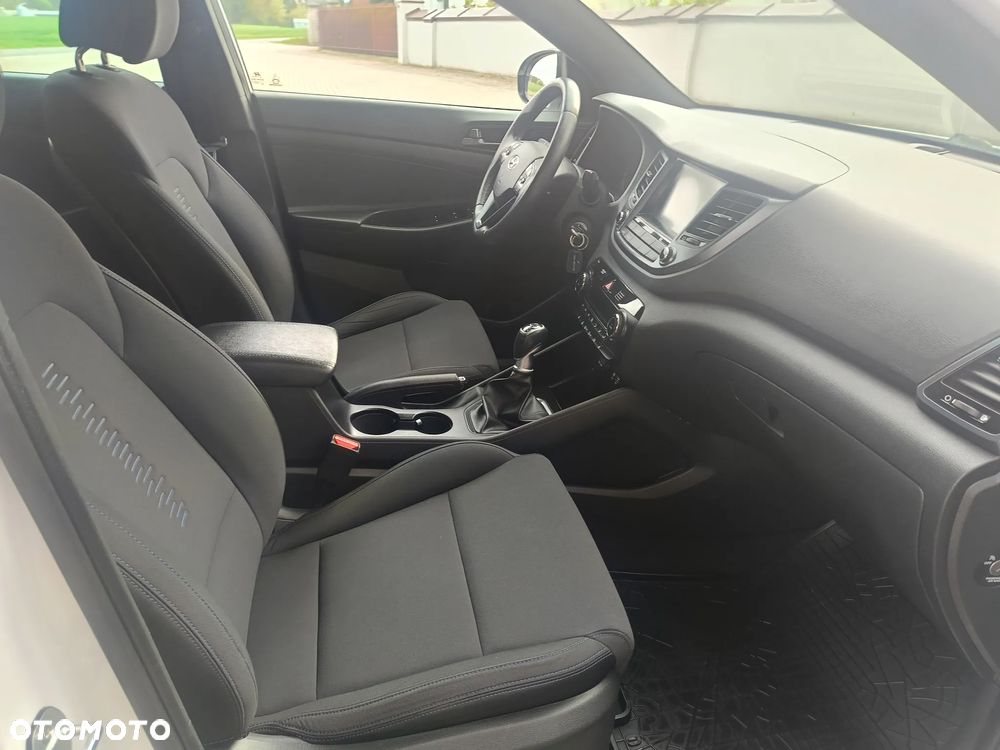 Hyundai Tucson 1.6 GDI BlueDrive GO 2WD - 17