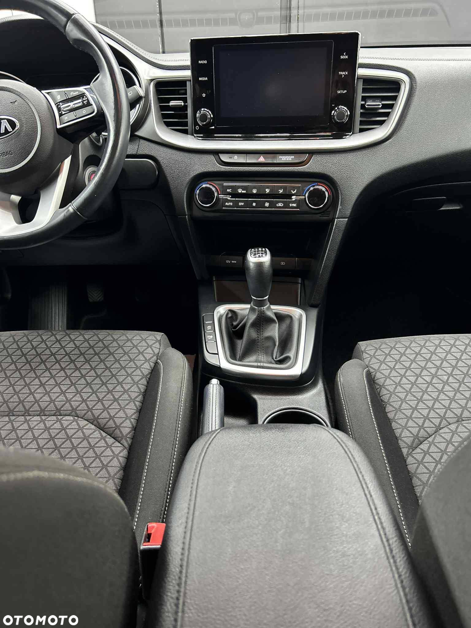 Kia XCeed - 12