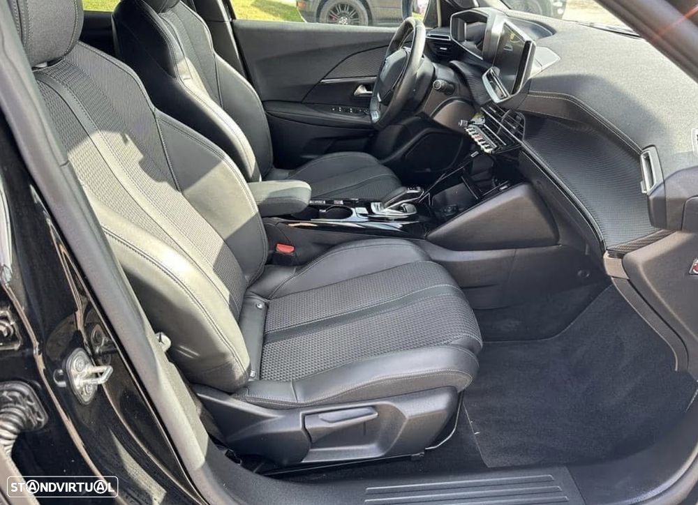 Peugeot e-2008 50 kWh GT Line - 11