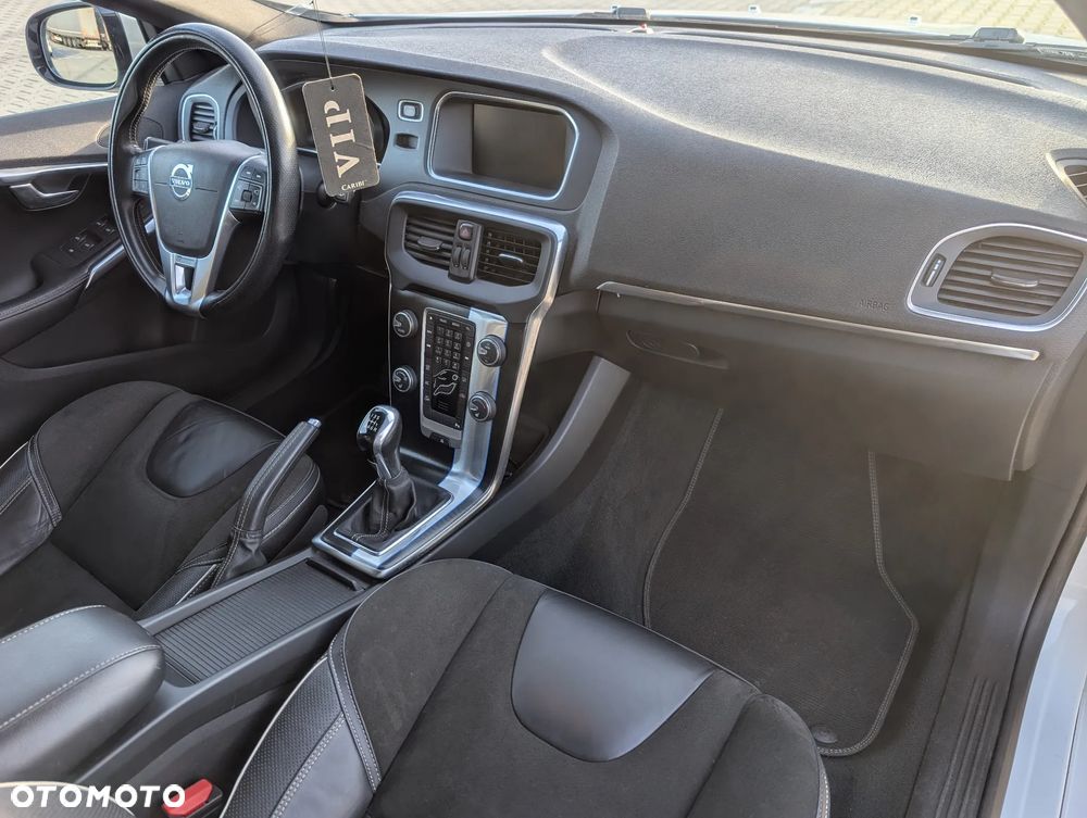 Volvo V40 D3 R Design - 12