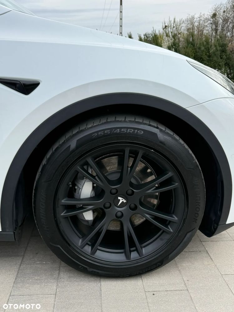 Tesla Model Y - 13