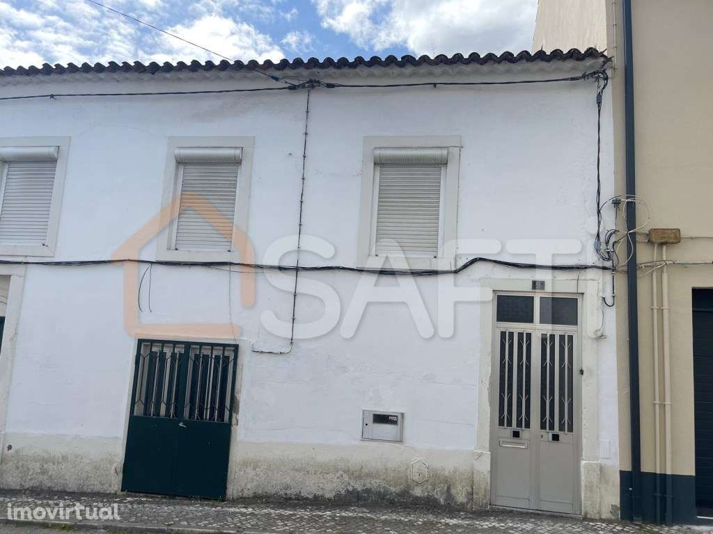 Prédio para recuperar no centro de Torres Novas - Grande imagem: 5/9