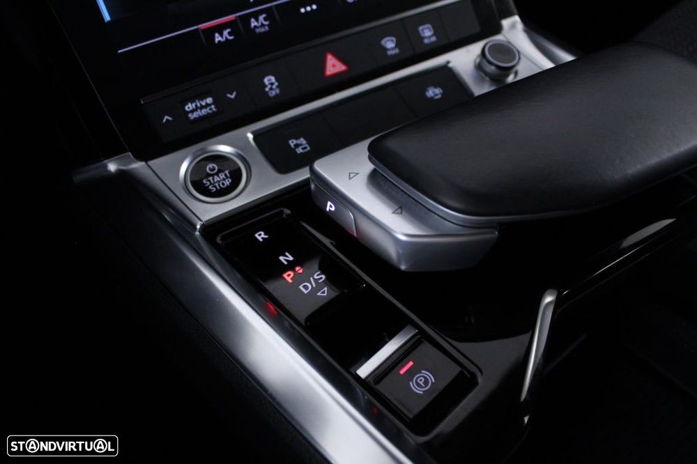 Audi e-tron 55 quattro S line - 32