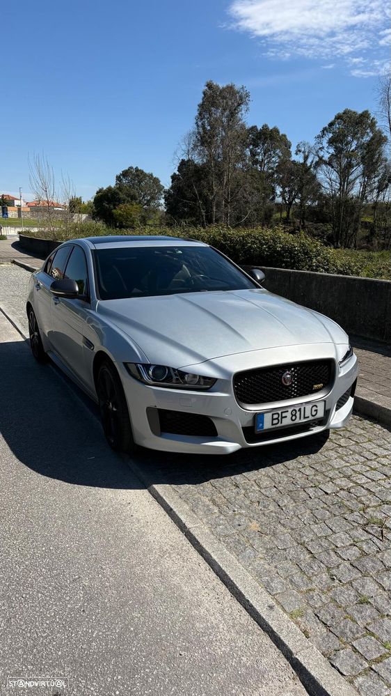 Jaguar XE 30t AWD R-Sport - 1
