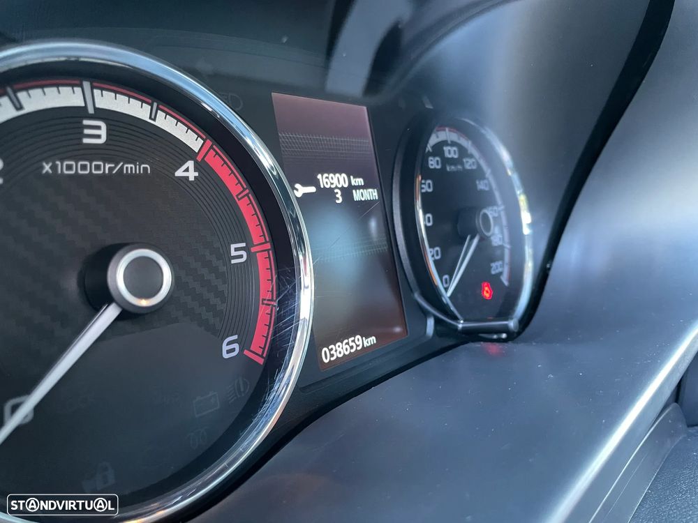 Mitsubishi L200 2.3 DI-D CD Invite Strakar Look 2WD - 18