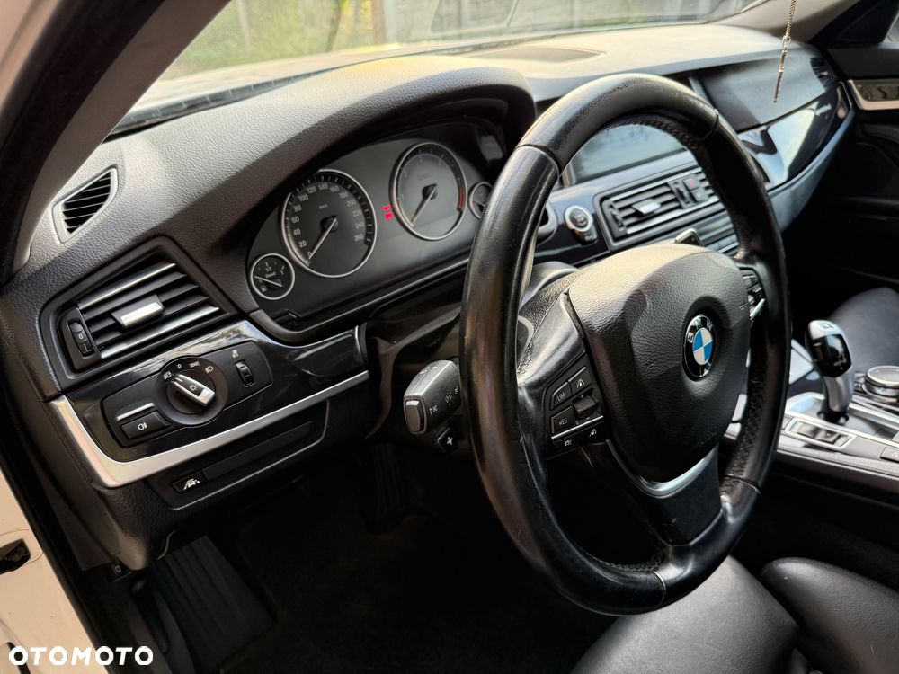 BMW Seria 5 520d xDrive - 17