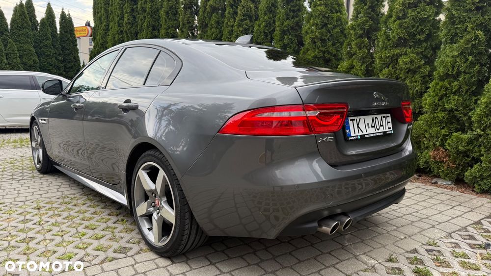 Jaguar XE 2.0 D R-Sport - 4