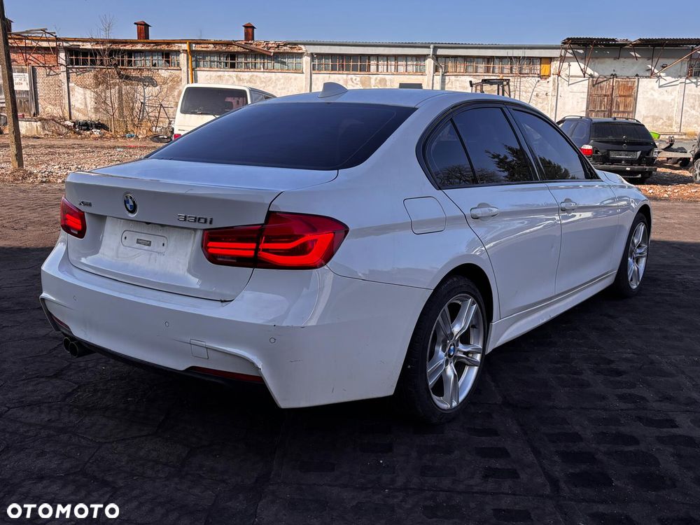 BMW Seria 3 ver-330i-xdrive-m-sport-shadow - 8