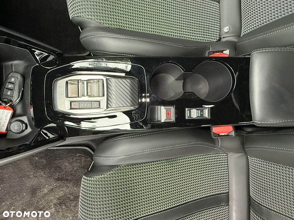 Peugeot 2008 PureTech 130 EAT8 GT Pack - 24