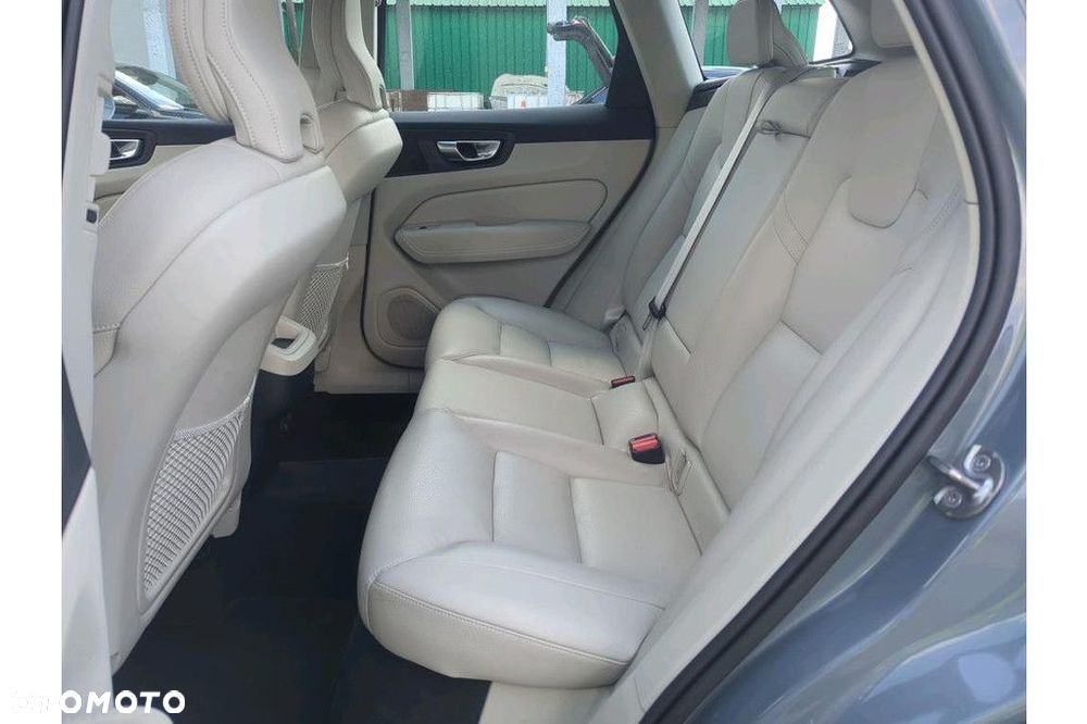 Volvo XC 60 B4 D AWD Plus Bright - 8