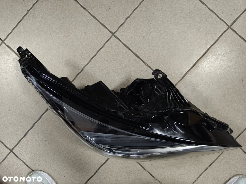OPEL ASTRA V K PRAWA LAMPA PRZÓD EU - 2