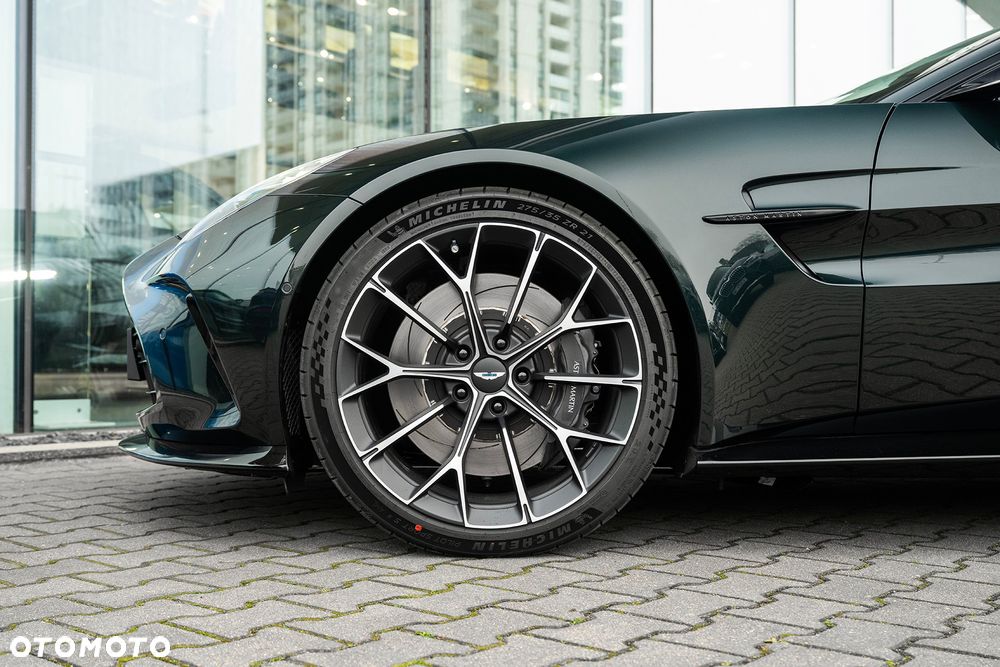 Aston Martin Vantage - 10