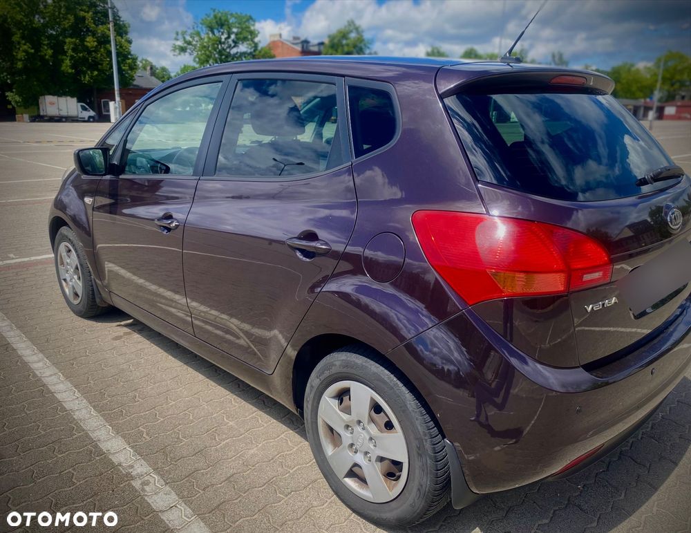 Kia Venga 1.6 L - 6