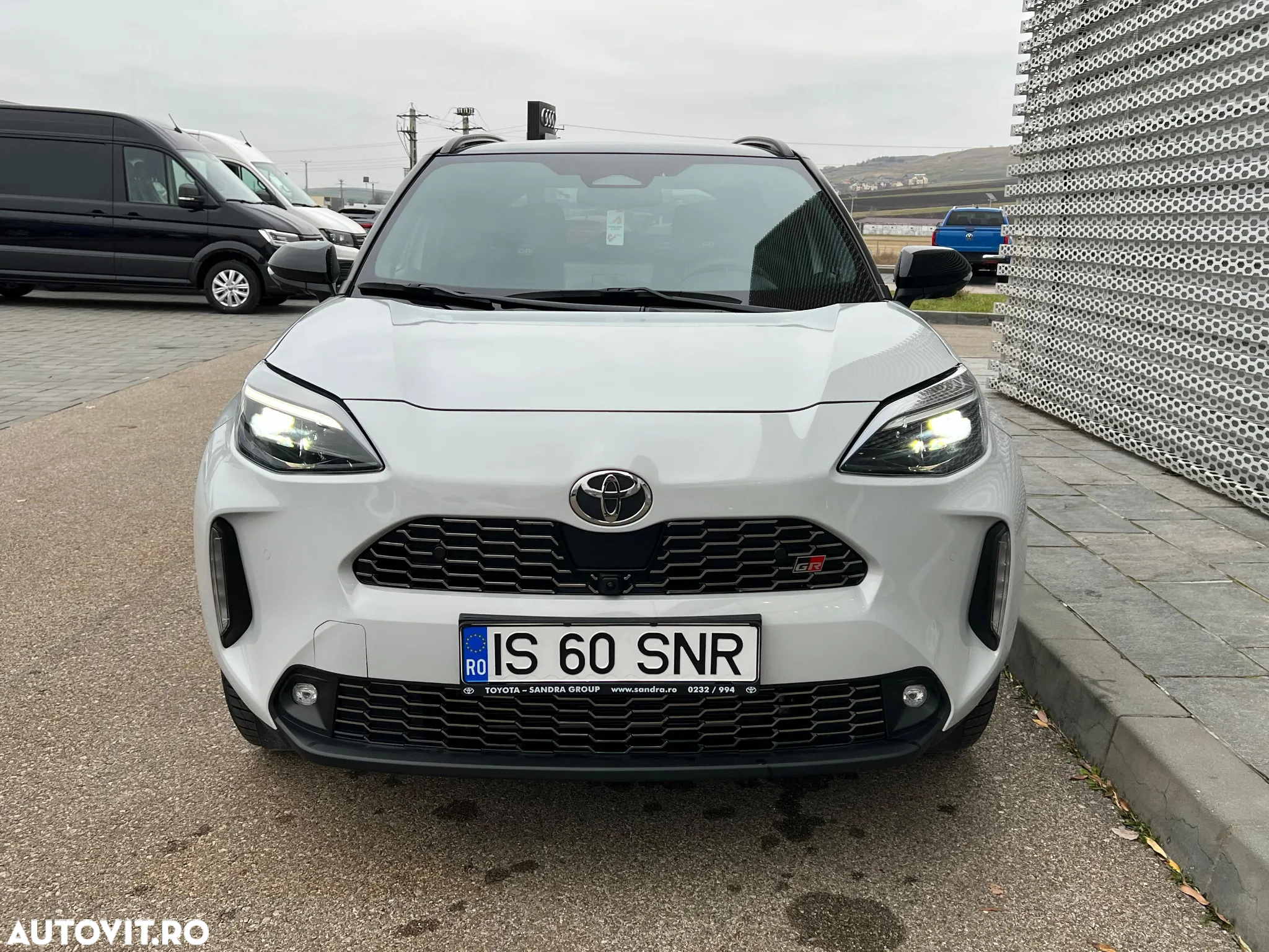 Toyota Yaris Cross 1.5 VVT-i HSD 4x2 Exclusive GR Sport - 4