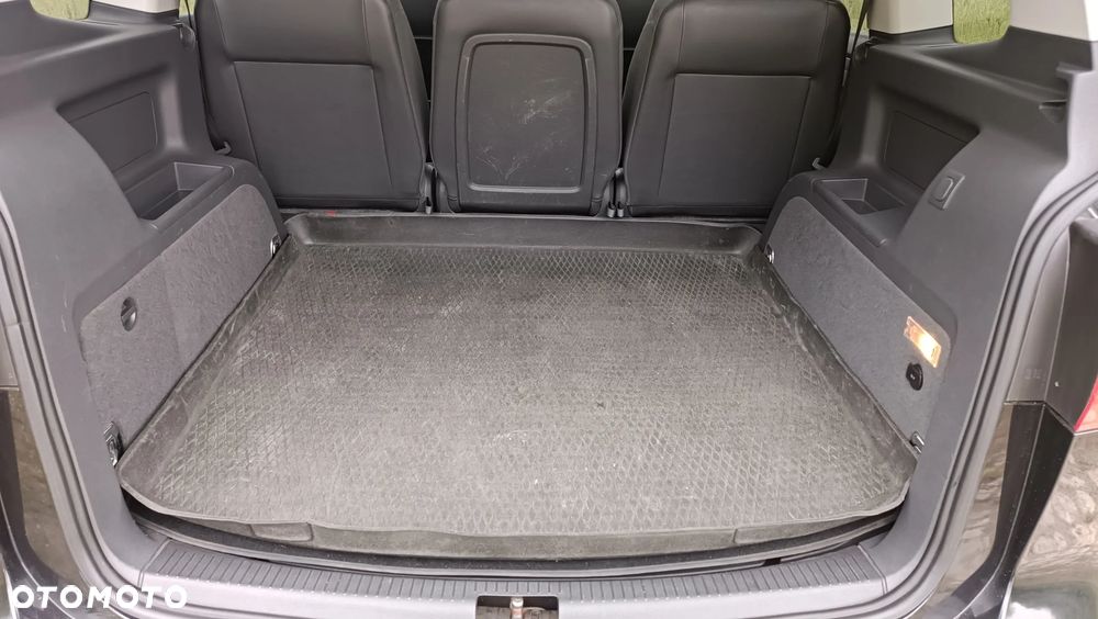 Volkswagen Touran - 13