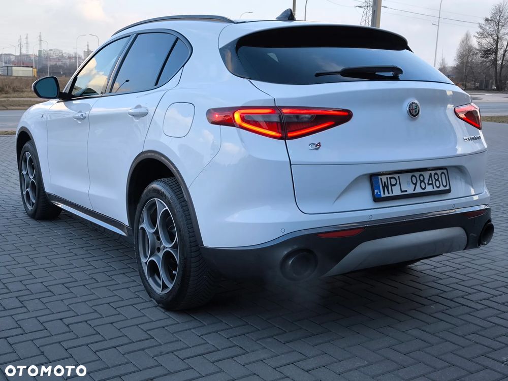 Alfa Romeo Stelvio 2.0 Turbo 16V AT8-Q4 Executive - 14