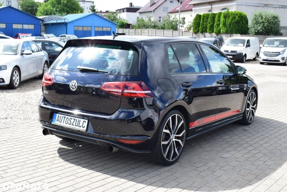 Volkswagen Golf - 10