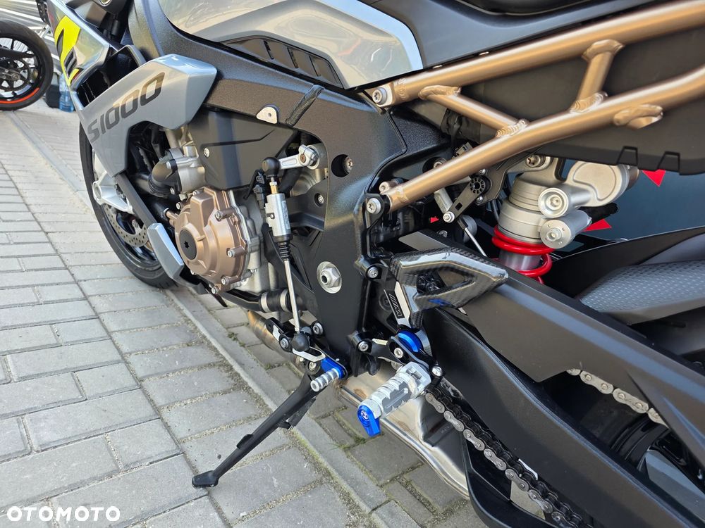 BMW S - 10