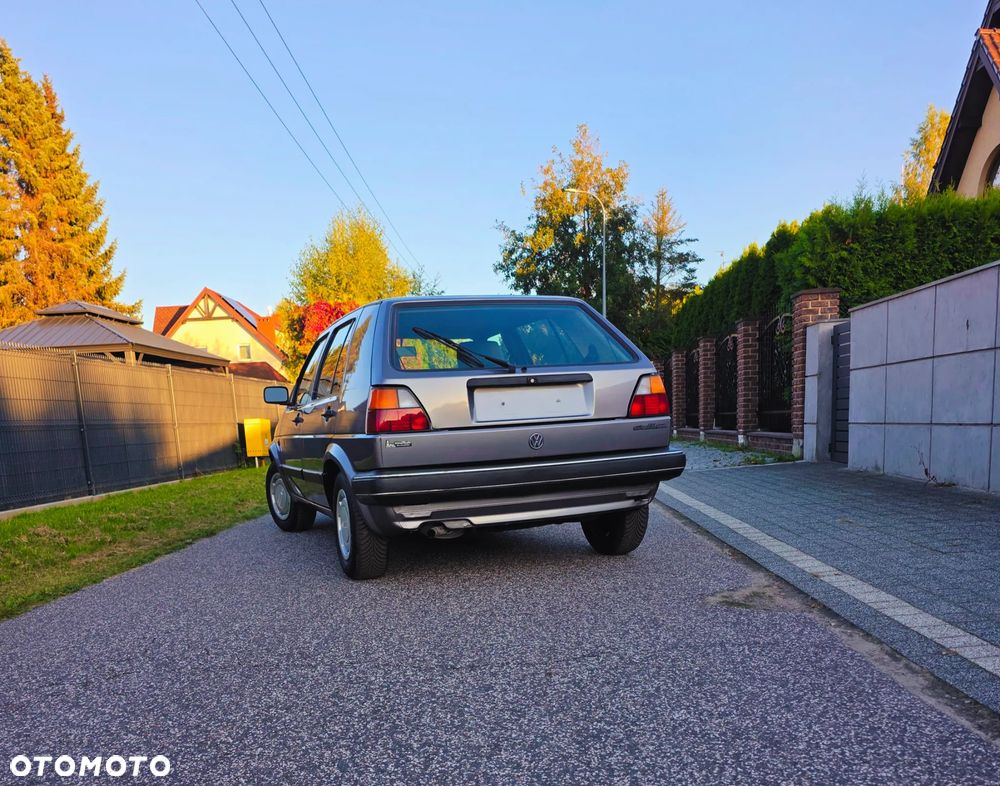 Volkswagen Golf - 6