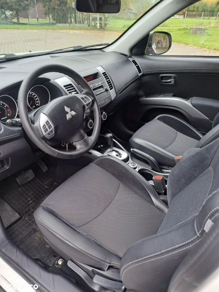Mitsubishi Outlander - 14