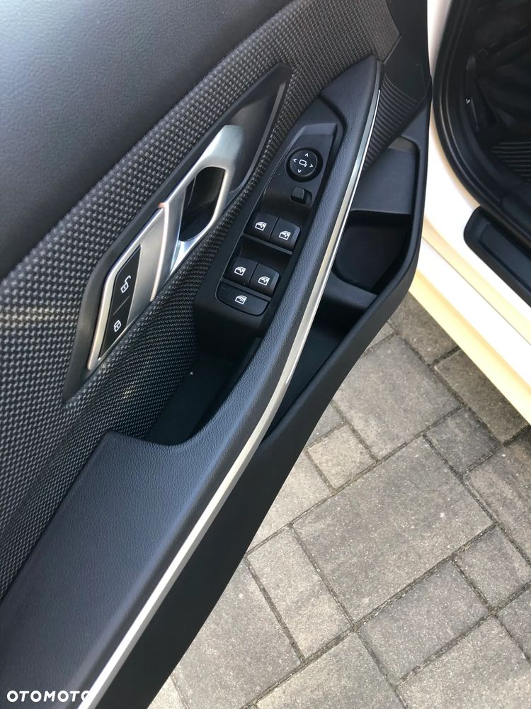 BMW Seria 3 318d mHEV - 12