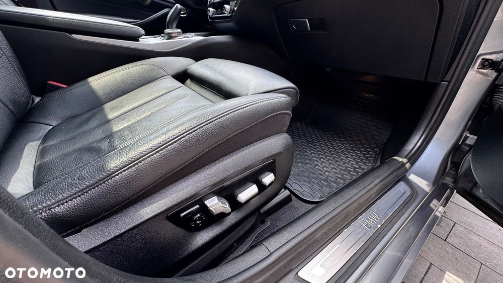 BMW Seria 5 520i - 24