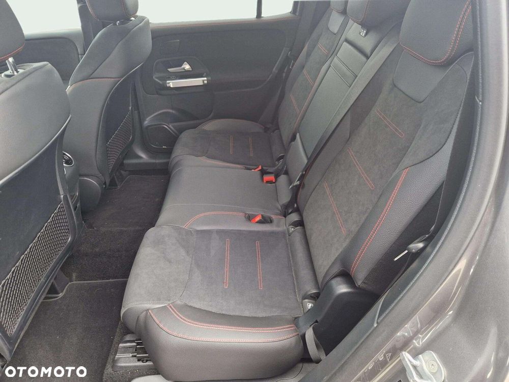 Mercedes-Benz GLB - 14