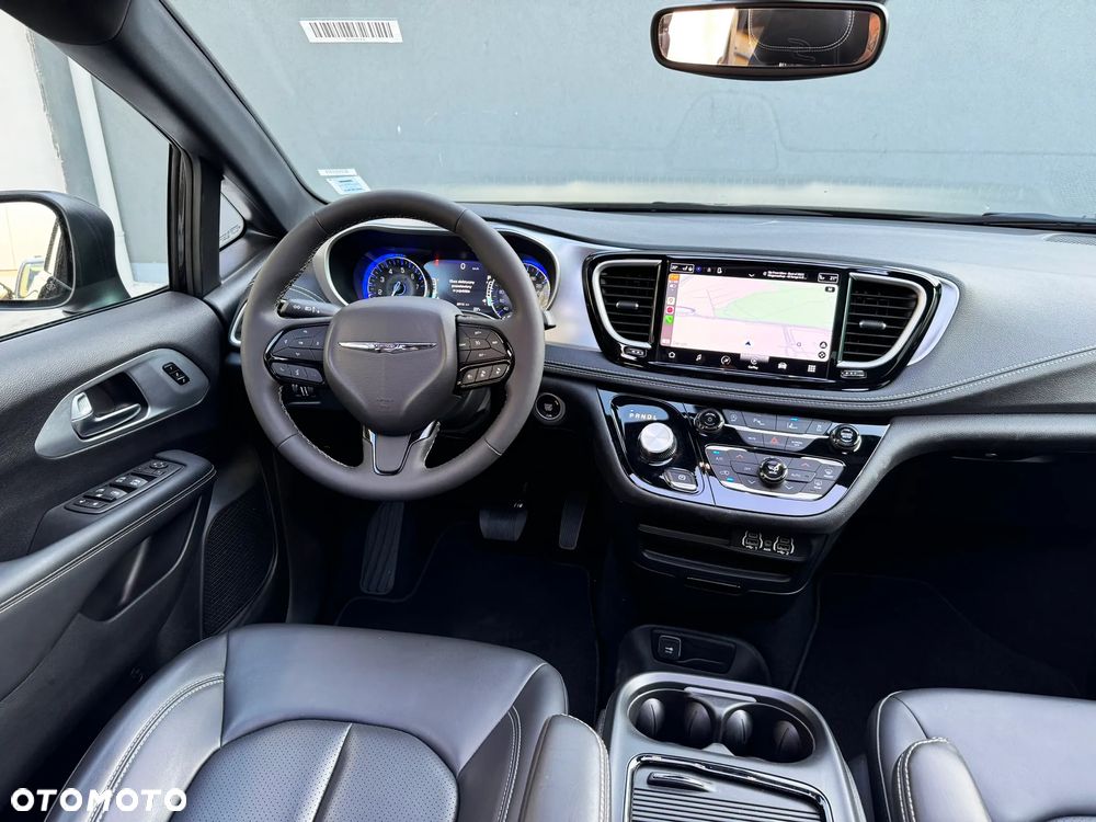 Chrysler Pacifica - 17