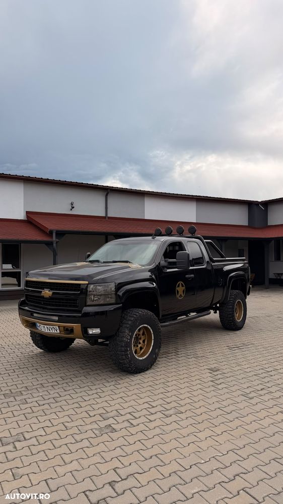Chevrolet Silverado - 3