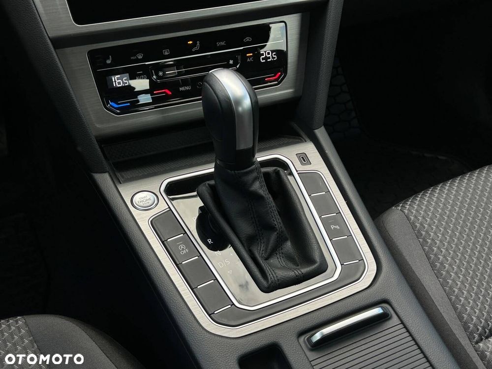 Volkswagen Passat 1.5 TSI EVO Essence DSG - 25