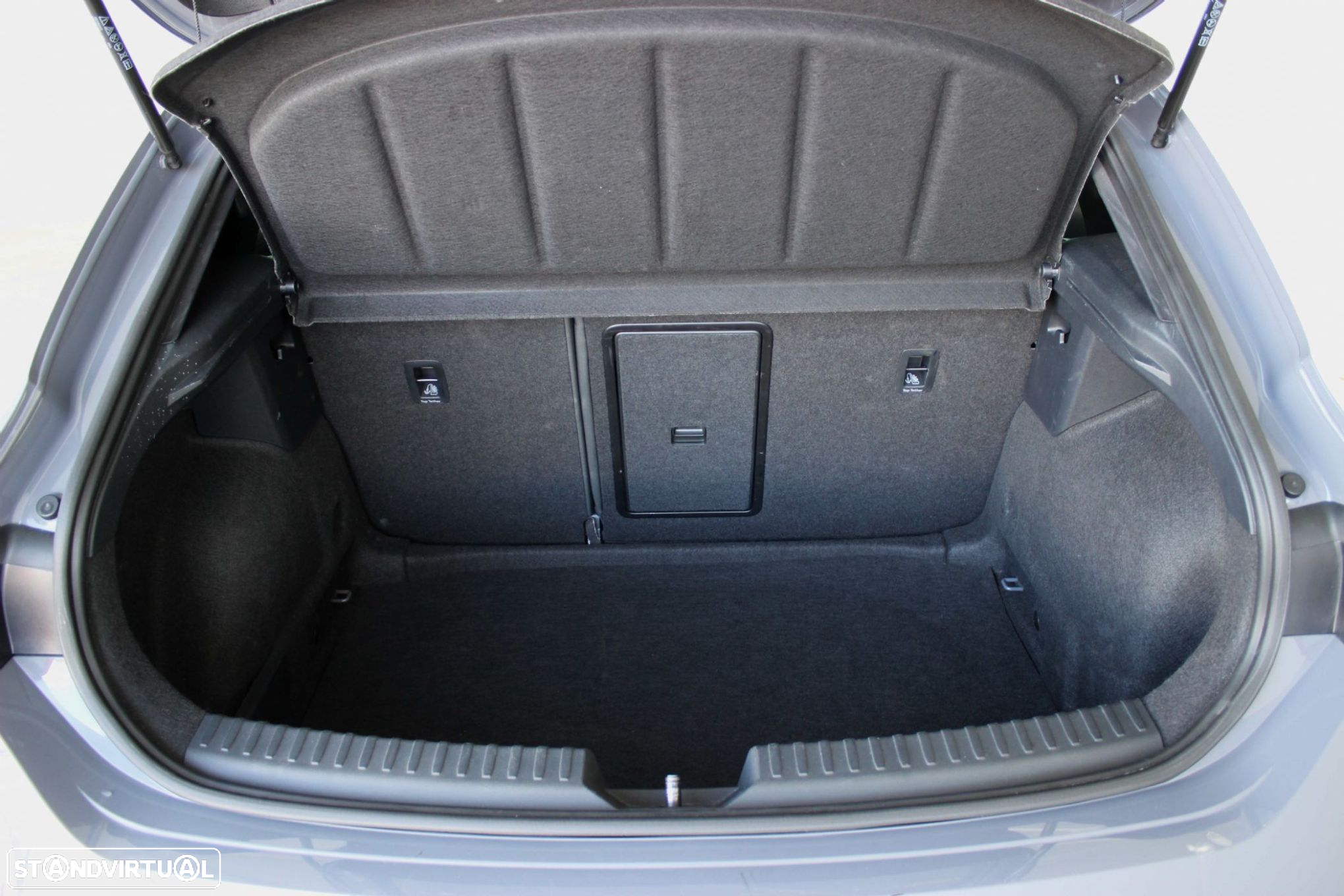 Cupra Leon 1.5 eTSI MID DSG - 10