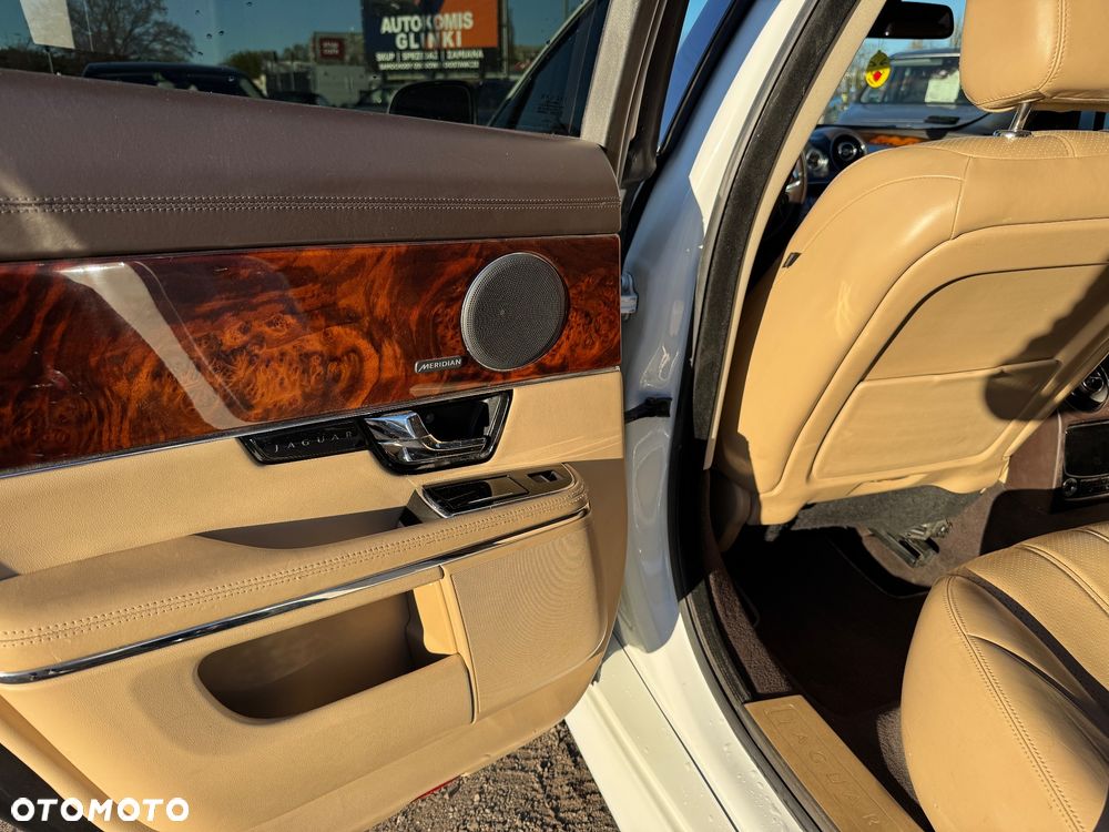 Jaguar XJ 3.0 T AWD Portfolio - 37