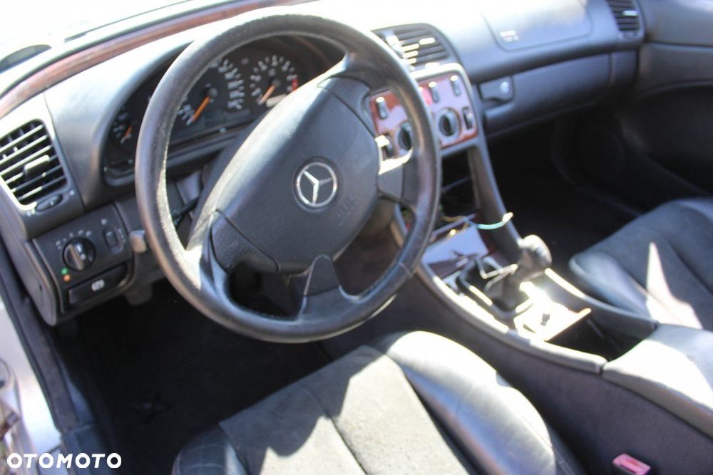 Mercedes CLK W208 1999 2.0i 111945 Cabrio (MASKA, ZDERZAK, LAMPA, BŁOTNIK, DRZWI, SZYBA, FOTEL) - 11