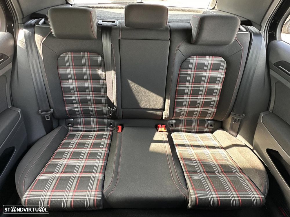 VW Golf 2.0 TSi GTi - 43