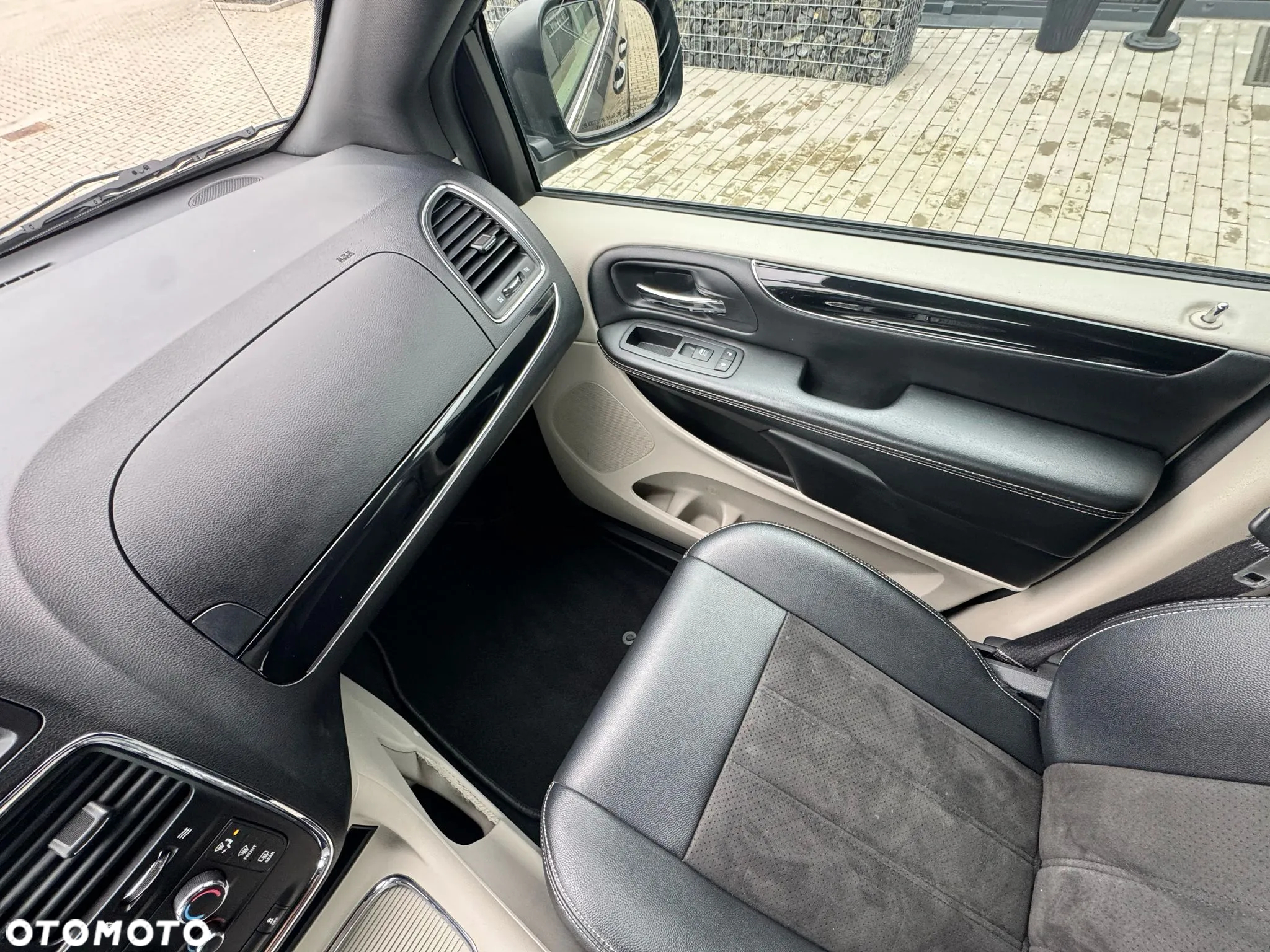Dodge Grand Caravan - 14