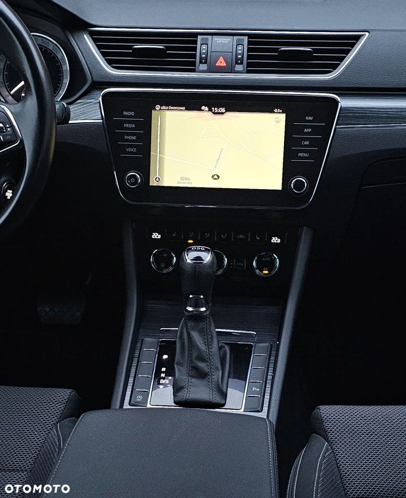 Skoda Superb 2.0 TDI DSG Premium Edition - 23