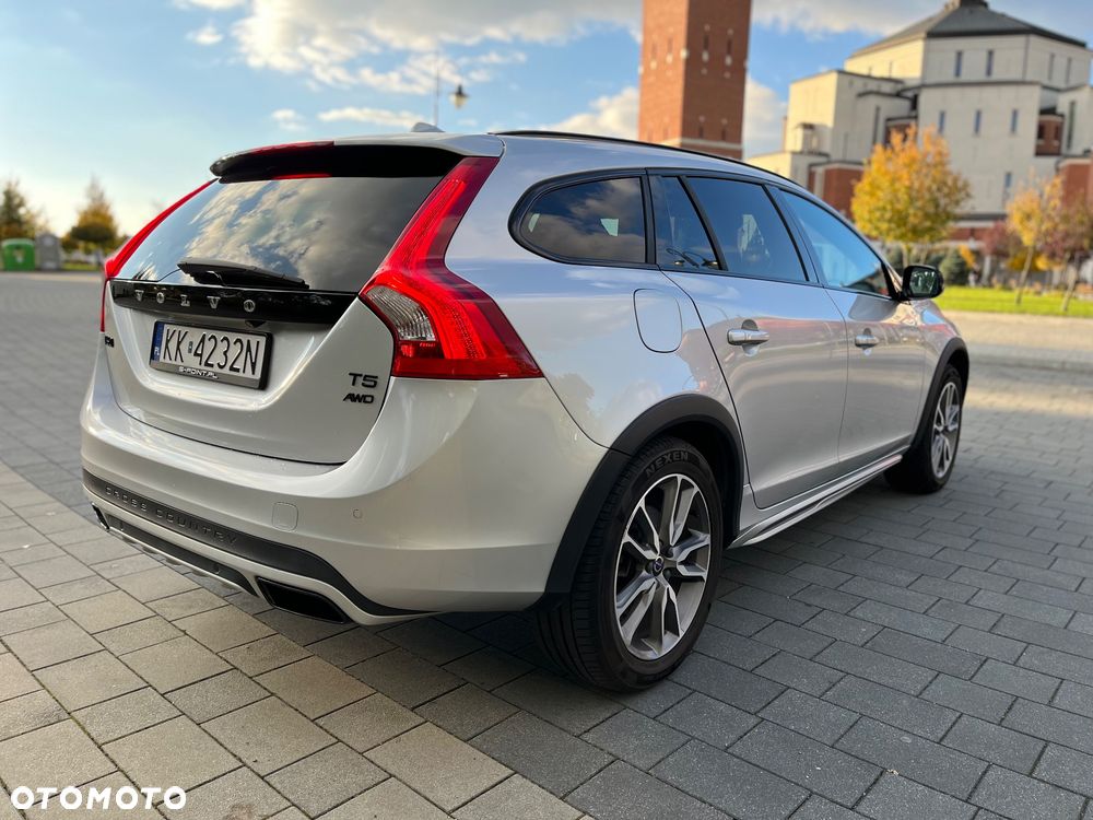 Volvo V60 Cross Country 2018 photo 3