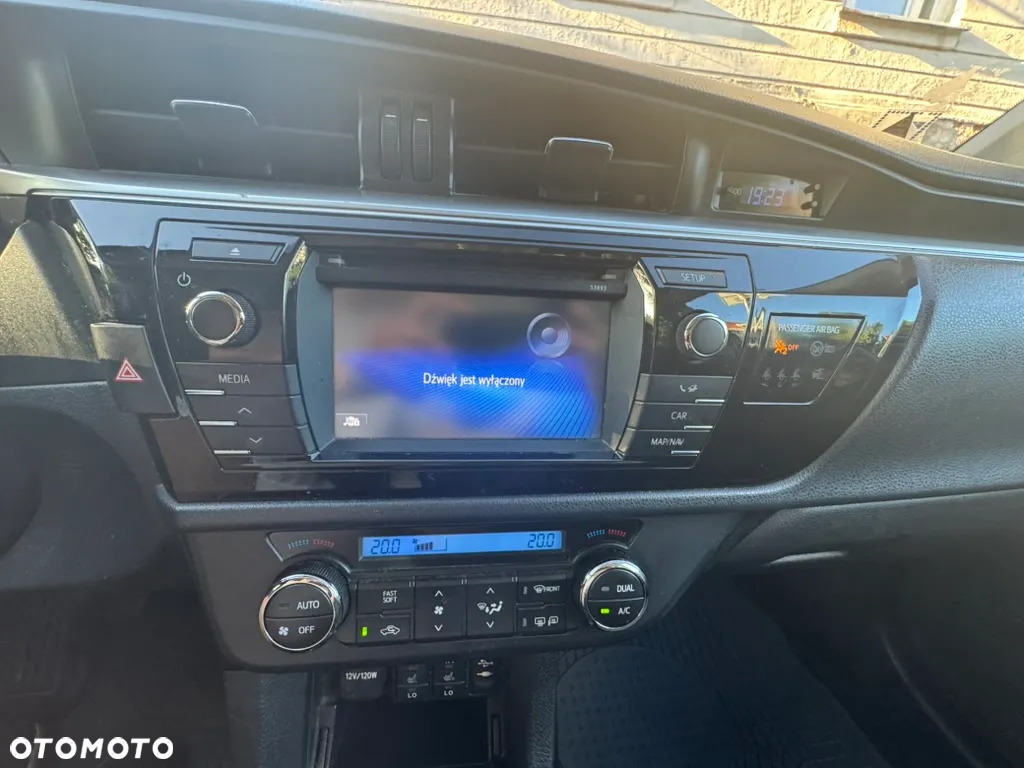 Toyota Corolla 1.6 Active - 11